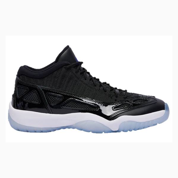 Nike Low IE Tennarit Miesten Air Jordan 11 Mustat | JD-458QK