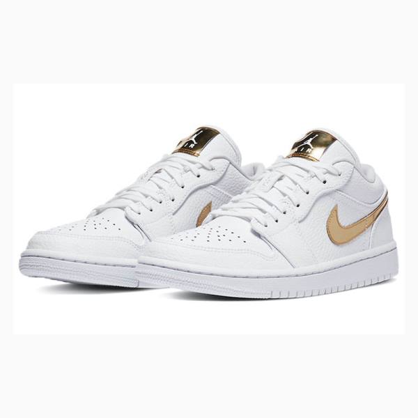 Nike Low SE Metallic Tennarit Naisten Air Jordan 1 Valkoinen Kultaiset | JD-769UG