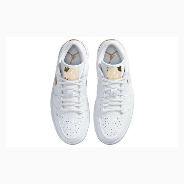 Nike Low SE Metallic Tennarit Naisten Air Jordan 1 Valkoinen Kultaiset | JD-769UG