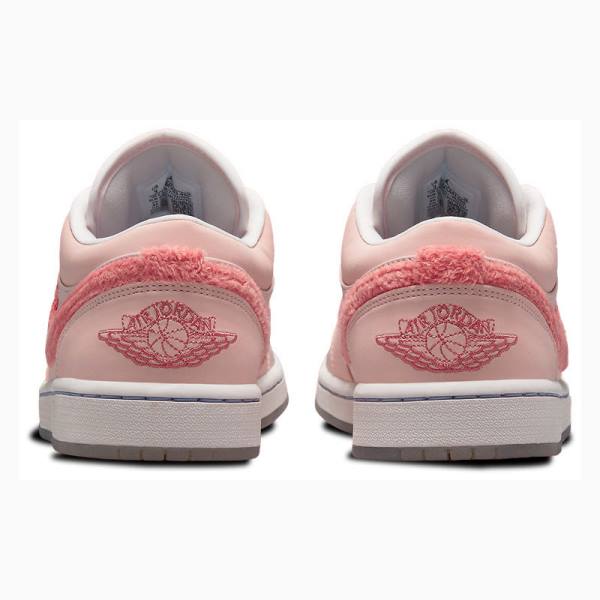 Nike Low SE Mighty Swooshers (W) Tennarit Naisten Air Jordan 1 Pinkki | JD-953VQ