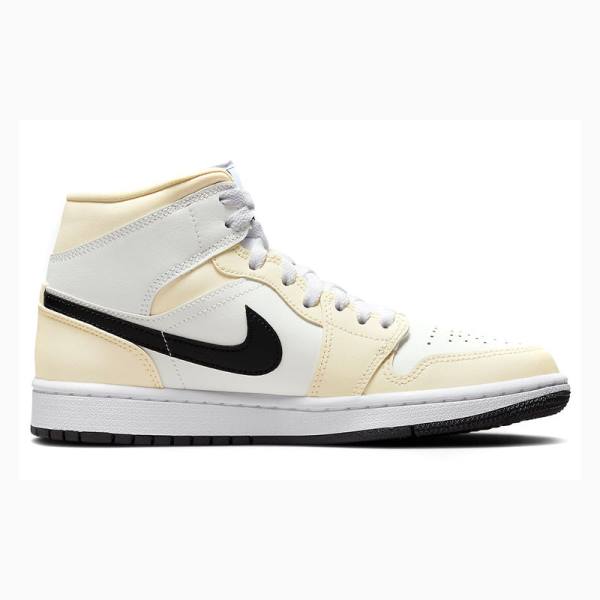 Nike Mid Coconut Milk Koripallokengät Naisten Air Jordan 1 Valkoinen Mustat | JD-380NB
