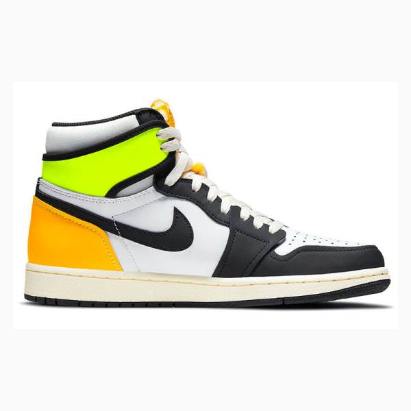 Nike Retro High OG Volt Koripallokengät Miesten Air Jordan 1 Mustat Valkoinen Kultaiset | JD-452SC