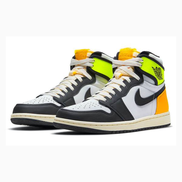 Nike Retro High OG Volt Koripallokengät Miesten Air Jordan 1 Mustat Valkoinen Kultaiset | JD-452SC